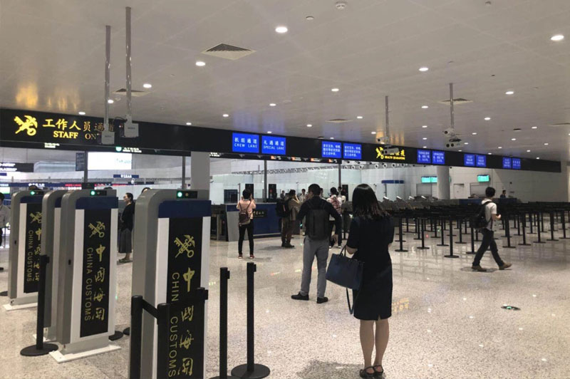 通道式行人/行包輻射監(jiān)測(cè)設(shè)備 (RJ12系列)